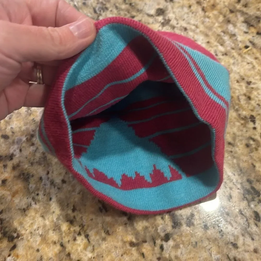 Burton reversible toddler winter hat ❄️